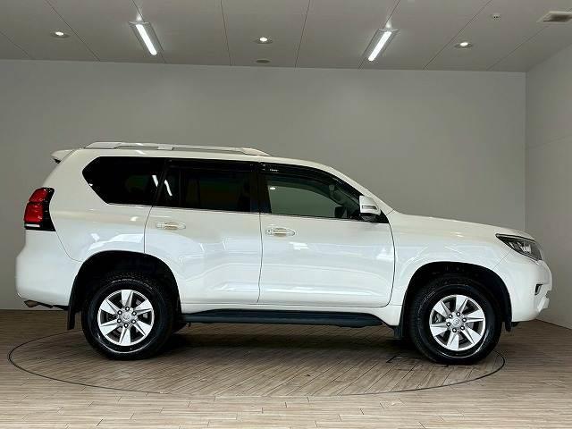 ランドクルーザープラド TX“Lパッケージ” 純正マルチナビ パノラミックビューモニター サンルーフ ルーフレール 7人乗り ブラックレザーシート レーダークルーズ車線逸脱防止 衝突軽減ブレーキ クリアランスソナー シートヒーター シートクーラー(14枚目)