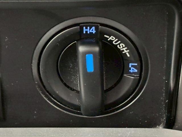 ランドクルーザープラド TX“Lパッケージ” 純正マルチナビ パノラミックビューモニター サンルーフ ルーフレール 7人乗り ブラックレザーシート レーダークルーズ車線逸脱防止 衝突軽減ブレーキ クリアランスソナー シートヒーター シートクーラー(44枚目)