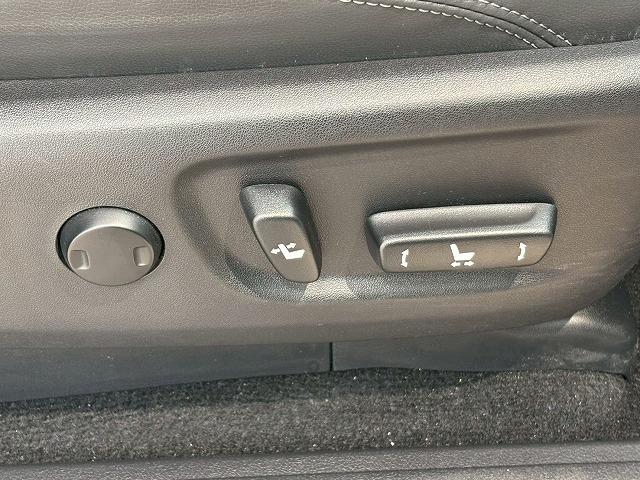 ランドクルーザープラド TX“Lパッケージ” 純正マルチナビ パノラミックビューモニター サンルーフ ルーフレール 7人乗り ブラックレザーシート レーダークルーズ車線逸脱防止 衝突軽減ブレーキ クリアランスソナー シートヒーター シートクーラー(58枚目)