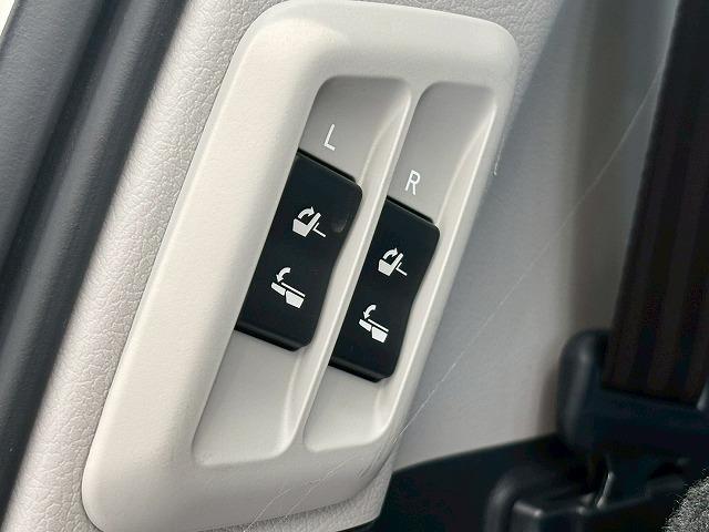 ランドクルーザープラド TX“Lパッケージ” 純正マルチナビ パノラミックビューモニター サンルーフ ルーフレール 7人乗り ブラックレザーシート レーダークルーズ車線逸脱防止 衝突軽減ブレーキ クリアランスソナー シートヒーター シートクーラー(67枚目)