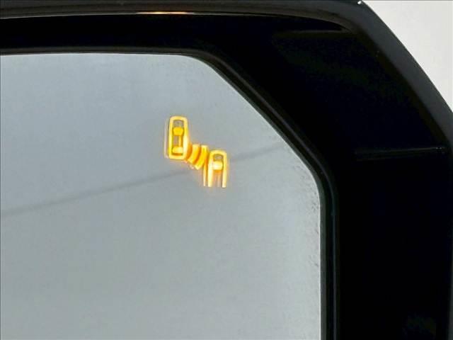 グランエース Ｐｒｅｍｉｕｍ　純正ナビ　パノラミックビューモニター　フリップダウンモニター　電動サイドステップ　デジタルインナーミラー　ブラインドスポットモニター　フルセグテレビ　両側電動スライドドア　パワーシート　ベージュ内装（8枚目）