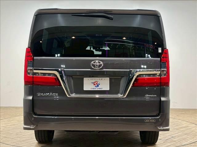 グランエース Ｐｒｅｍｉｕｍ　純正ナビ　パノラミックビューモニター　フリップダウンモニター　電動サイドステップ　デジタルインナーミラー　ブラインドスポットモニター　フルセグテレビ　両側電動スライドドア　パワーシート　ベージュ内装（13枚目）