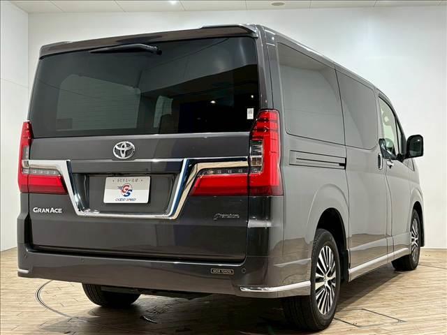 グランエース Ｐｒｅｍｉｕｍ　純正ナビ　パノラミックビューモニター　フリップダウンモニター　電動サイドステップ　デジタルインナーミラー　ブラインドスポットモニター　フルセグテレビ　両側電動スライドドア　パワーシート　ベージュ内装（16枚目）