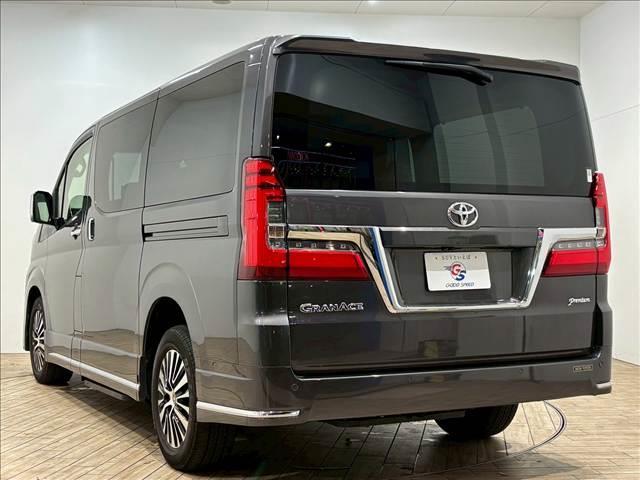 グランエース Ｐｒｅｍｉｕｍ　純正ナビ　パノラミックビューモニター　フリップダウンモニター　電動サイドステップ　デジタルインナーミラー　ブラインドスポットモニター　フルセグテレビ　両側電動スライドドア　パワーシート　ベージュ内装（17枚目）