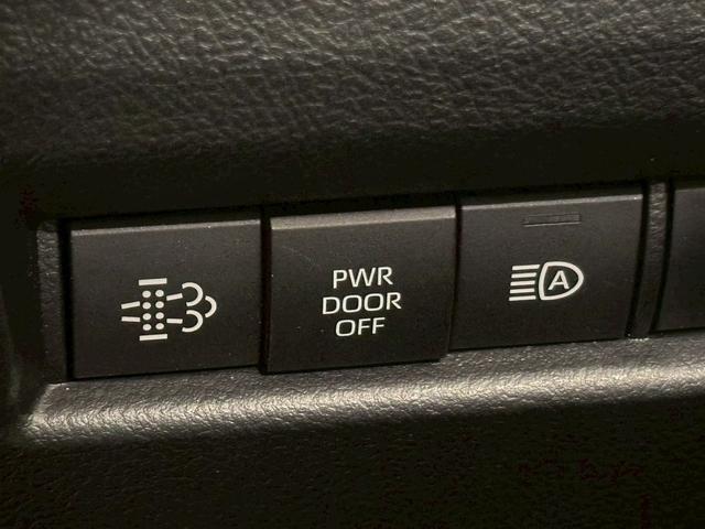 グランエース Ｐｒｅｍｉｕｍ　純正ナビ　パノラミックビューモニター　フリップダウンモニター　電動サイドステップ　デジタルインナーミラー　ブラインドスポットモニター　フルセグテレビ　両側電動スライドドア　パワーシート　ベージュ内装（21枚目）