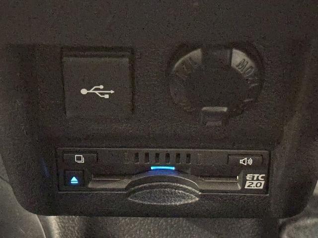 グランエース Ｐｒｅｍｉｕｍ　純正ナビ　パノラミックビューモニター　フリップダウンモニター　電動サイドステップ　デジタルインナーミラー　ブラインドスポットモニター　フルセグテレビ　両側電動スライドドア　パワーシート　ベージュ内装（23枚目）