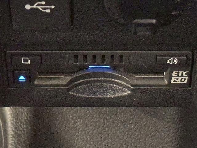 グランエース Ｐｒｅｍｉｕｍ　純正ナビ　パノラミックビューモニター　フリップダウンモニター　電動サイドステップ　デジタルインナーミラー　ブラインドスポットモニター　フルセグテレビ　両側電動スライドドア　パワーシート　ベージュ内装（24枚目）