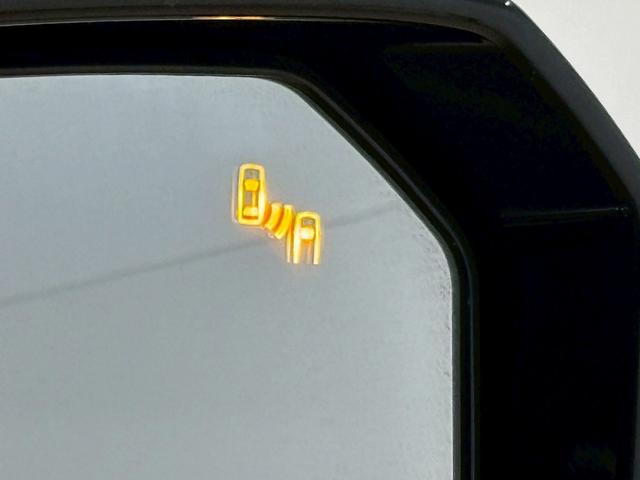 グランエース Ｐｒｅｍｉｕｍ　純正ナビ　パノラミックビューモニター　フリップダウンモニター　電動サイドステップ　デジタルインナーミラー　ブラインドスポットモニター　フルセグテレビ　両側電動スライドドア　パワーシート　ベージュ内装（42枚目）