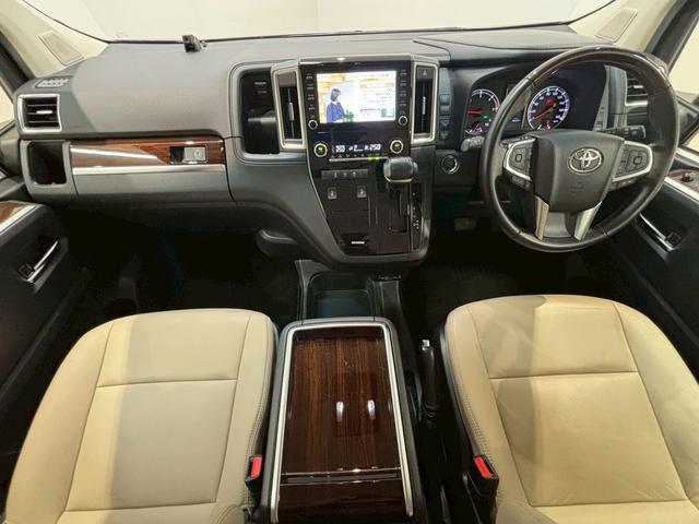 グランエース Ｐｒｅｍｉｕｍ　純正ナビ　パノラミックビューモニター　フリップダウンモニター　電動サイドステップ　デジタルインナーミラー　ブラインドスポットモニター　フルセグテレビ　両側電動スライドドア　パワーシート　ベージュ内装（49枚目）