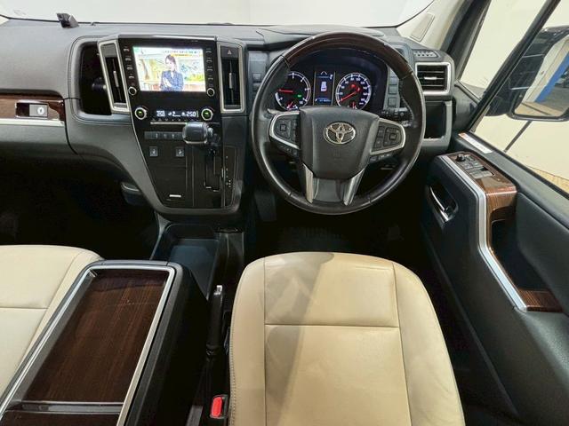 グランエース Ｐｒｅｍｉｕｍ　純正ナビ　パノラミックビューモニター　フリップダウンモニター　電動サイドステップ　デジタルインナーミラー　ブラインドスポットモニター　フルセグテレビ　両側電動スライドドア　パワーシート　ベージュ内装（56枚目）