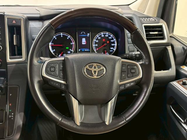 グランエース Ｐｒｅｍｉｕｍ　純正ナビ　パノラミックビューモニター　フリップダウンモニター　電動サイドステップ　デジタルインナーミラー　ブラインドスポットモニター　フルセグテレビ　両側電動スライドドア　パワーシート　ベージュ内装（57枚目）