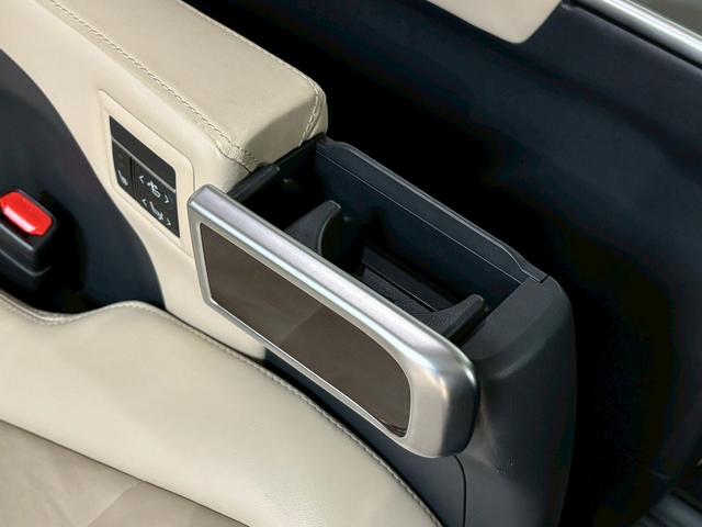 グランエース Ｐｒｅｍｉｕｍ　純正ナビ　パノラミックビューモニター　フリップダウンモニター　電動サイドステップ　デジタルインナーミラー　ブラインドスポットモニター　フルセグテレビ　両側電動スライドドア　パワーシート　ベージュ内装（58枚目）