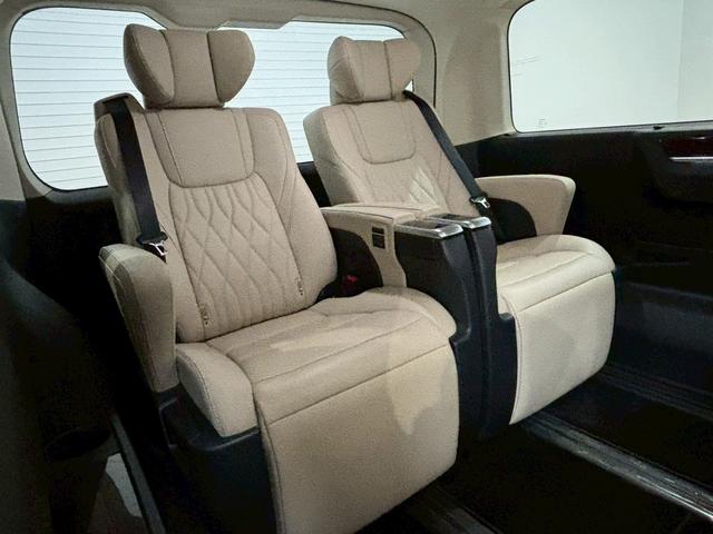 グランエース Ｐｒｅｍｉｕｍ　純正ナビ　パノラミックビューモニター　フリップダウンモニター　電動サイドステップ　デジタルインナーミラー　ブラインドスポットモニター　フルセグテレビ　両側電動スライドドア　パワーシート　ベージュ内装（61枚目）