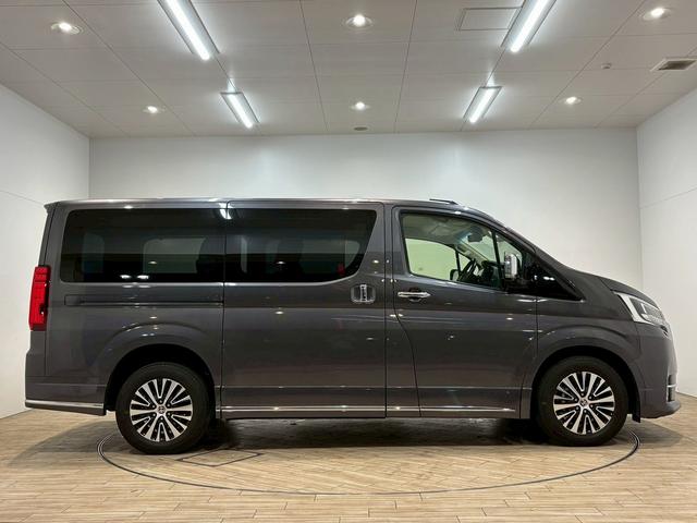 グランエース Ｐｒｅｍｉｕｍ　純正ナビ　パノラミックビューモニター　フリップダウンモニター　電動サイドステップ　デジタルインナーミラー　ブラインドスポットモニター　フルセグテレビ　両側電動スライドドア　パワーシート　ベージュ内装（73枚目）