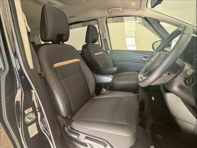 セレナ ｅ－ＰＯＷＥＲ　ハイウェイスターＶ　純正ナビ　アラウンドビューモニター　フリップダウンモニター　デジタルインナーミラー　両側電動スライドドア　プロパイロット　ブラインドスポットモニター　パーキングアシスト（9枚目）