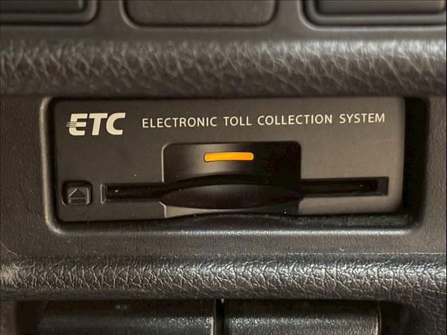 エクストレイル ２０Ｘ　ハイブリッド　純正ナビ　アラウンドビューモニター　プロパイロット　電動リアゲート　シートヒーター　ＥＴＣ　フルセグテレビ　バックビューモニター　パーキングアシスト　オートエアコン　助手席エアバッグ　スマートキー（8枚目）