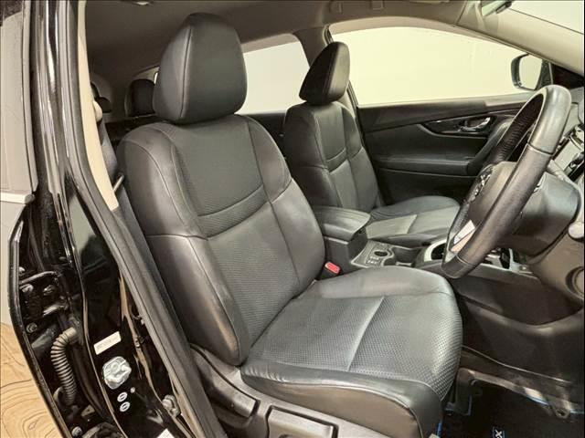 エクストレイル ２０Ｘ　ハイブリッド　純正ナビ　アラウンドビューモニター　プロパイロット　電動リアゲート　シートヒーター　ＥＴＣ　フルセグテレビ　バックビューモニター　パーキングアシスト　オートエアコン　助手席エアバッグ　スマートキー（9枚目）