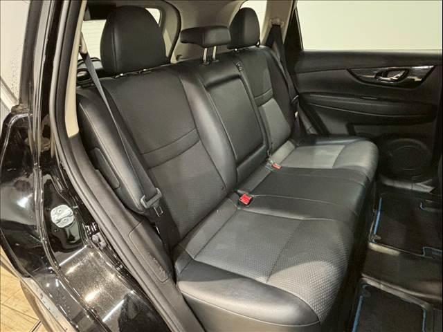 エクストレイル ２０Ｘ　ハイブリッド　純正ナビ　アラウンドビューモニター　プロパイロット　電動リアゲート　シートヒーター　ＥＴＣ　フルセグテレビ　バックビューモニター　パーキングアシスト　オートエアコン　助手席エアバッグ　スマートキー（10枚目）