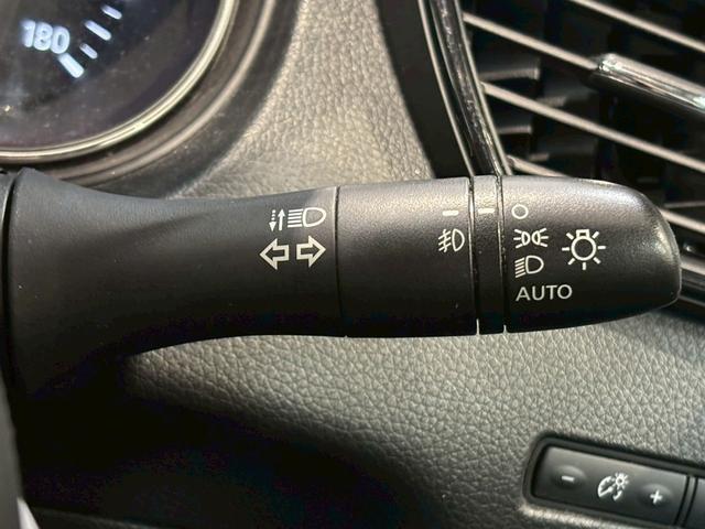 エクストレイル ２０Ｘ　ハイブリッド　純正ナビ　アラウンドビューモニター　プロパイロット　電動リアゲート　シートヒーター　ＥＴＣ　フルセグテレビ　バックビューモニター　パーキングアシスト　オートエアコン　助手席エアバッグ　スマートキー（39枚目）