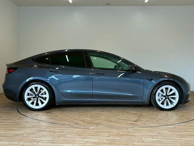 モデル3 ロングレンジ ガラスルーフ オートパイロット 純正ナビ バックカメラ サイドカメラ ブラックレザーシート パワーシート シートヒーター ステアリングヒーター 電動リアゲート クルーズコントロール オートトランク(14枚目)