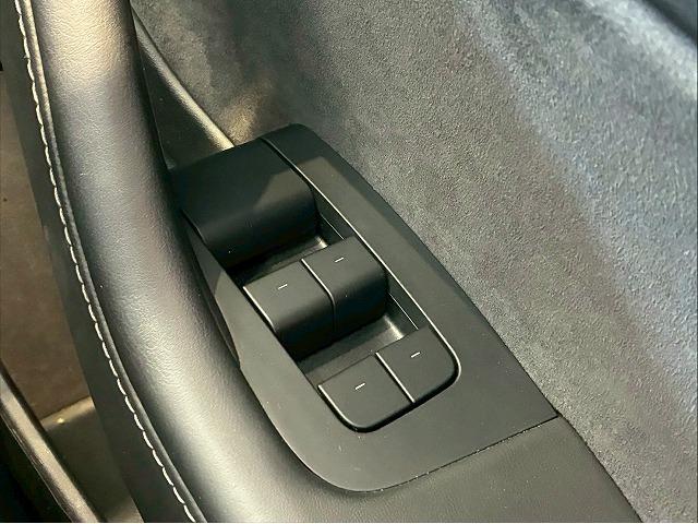 モデル3 ロングレンジ ガラスルーフ オートパイロット 純正ナビ バックカメラ サイドカメラ ブラックレザーシート パワーシート シートヒーター ステアリングヒーター 電動リアゲート クルーズコントロール オートトランク(21枚目)