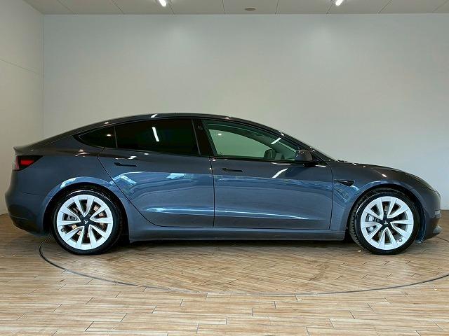 モデル3 ロングレンジ ガラスルーフ オートパイロット 純正ナビ バックカメラ サイドカメラ ブラックレザーシート パワーシート シートヒーター ステアリングヒーター 電動リアゲート クルーズコントロール オートトランク(68枚目)