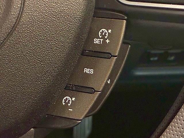 レンジローバーイヴォーク ＳＥプラス　純正ナビ　アラウンドビューモニター　クルーズコントロール　メリディアンサウンド　電動リアゲート　パワーシート　シートヒーター　車線逸脱防止　衝突被害軽減ブレーキ　スマートキー　シートヒータ　ＥＴＣ（5枚目）