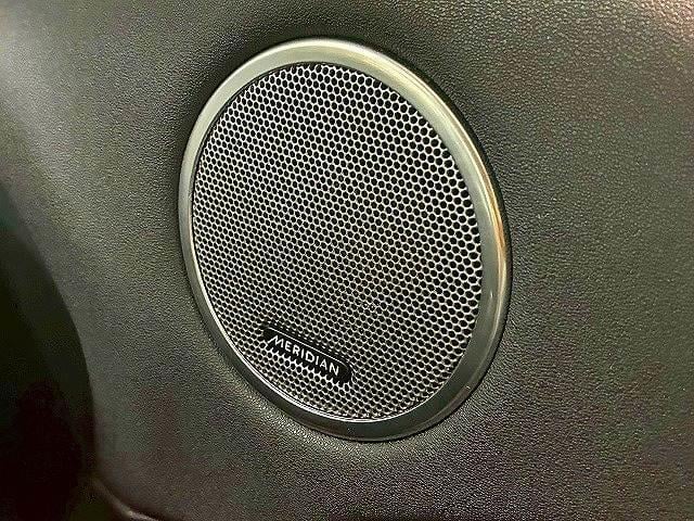 レンジローバーイヴォーク ＳＥプラス　純正ナビ　アラウンドビューモニター　クルーズコントロール　メリディアンサウンド　電動リアゲート　パワーシート　シートヒーター　車線逸脱防止　衝突被害軽減ブレーキ　スマートキー　シートヒータ　ＥＴＣ（6枚目）