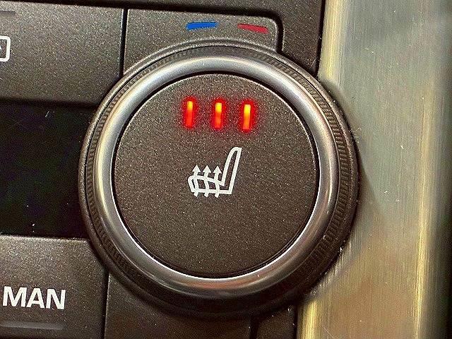 レンジローバーイヴォーク ＳＥプラス　純正ナビ　アラウンドビューモニター　クルーズコントロール　メリディアンサウンド　電動リアゲート　パワーシート　シートヒーター　車線逸脱防止　衝突被害軽減ブレーキ　スマートキー　シートヒータ　ＥＴＣ（8枚目）
