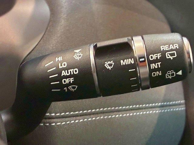 レンジローバーイヴォーク ＳＥプラス　純正ナビ　アラウンドビューモニター　クルーズコントロール　メリディアンサウンド　電動リアゲート　パワーシート　シートヒーター　車線逸脱防止　衝突被害軽減ブレーキ　スマートキー　シートヒータ　ＥＴＣ（24枚目）