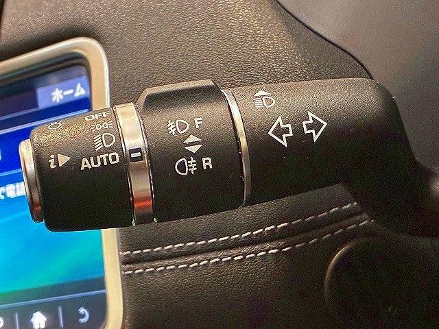 レンジローバーイヴォーク ＳＥプラス　純正ナビ　アラウンドビューモニター　クルーズコントロール　メリディアンサウンド　電動リアゲート　パワーシート　シートヒーター　車線逸脱防止　衝突被害軽減ブレーキ　スマートキー　シートヒータ　ＥＴＣ（25枚目）