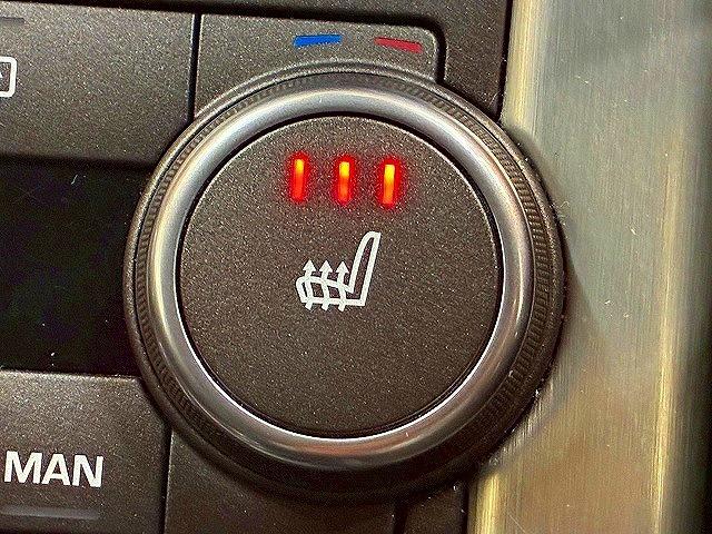 レンジローバーイヴォーク ＳＥプラス　純正ナビ　アラウンドビューモニター　クルーズコントロール　メリディアンサウンド　電動リアゲート　パワーシート　シートヒーター　車線逸脱防止　衝突被害軽減ブレーキ　スマートキー　シートヒータ　ＥＴＣ（26枚目）