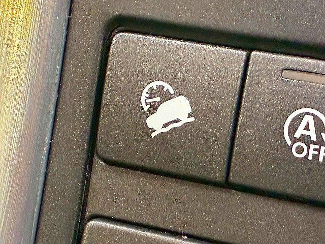 レンジローバーイヴォーク ＳＥプラス　純正ナビ　アラウンドビューモニター　クルーズコントロール　メリディアンサウンド　電動リアゲート　パワーシート　シートヒーター　車線逸脱防止　衝突被害軽減ブレーキ　スマートキー　シートヒータ　ＥＴＣ（33枚目）