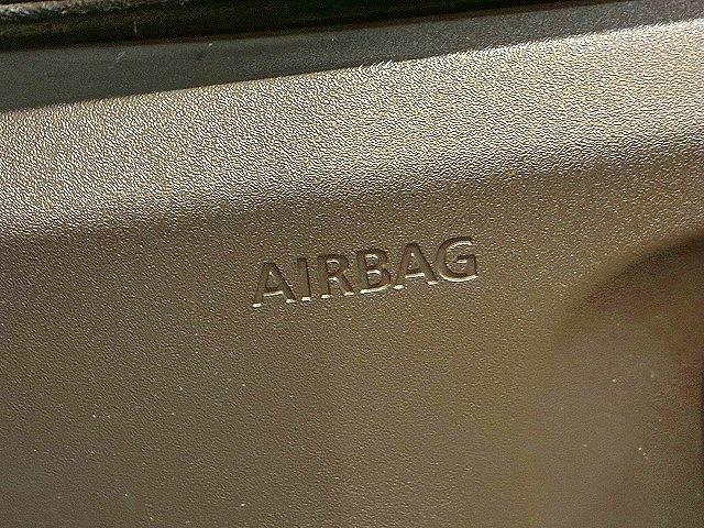 レンジローバーイヴォーク ＳＥプラス　純正ナビ　アラウンドビューモニター　クルーズコントロール　メリディアンサウンド　電動リアゲート　パワーシート　シートヒーター　車線逸脱防止　衝突被害軽減ブレーキ　スマートキー　シートヒータ　ＥＴＣ（42枚目）