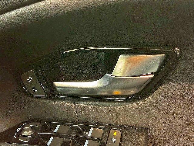レンジローバーイヴォーク ＳＥプラス　純正ナビ　アラウンドビューモニター　クルーズコントロール　メリディアンサウンド　電動リアゲート　パワーシート　シートヒーター　車線逸脱防止　衝突被害軽減ブレーキ　スマートキー　シートヒータ　ＥＴＣ（47枚目）