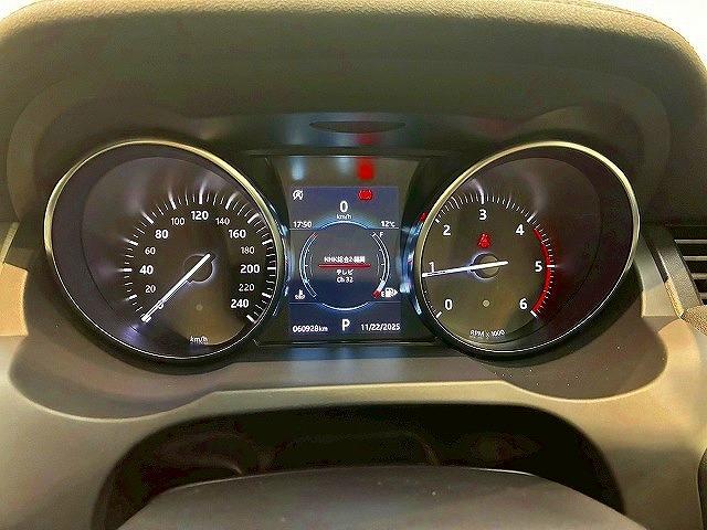 レンジローバーイヴォーク ＳＥプラス　純正ナビ　アラウンドビューモニター　クルーズコントロール　メリディアンサウンド　電動リアゲート　パワーシート　シートヒーター　車線逸脱防止　衝突被害軽減ブレーキ　スマートキー　シートヒータ　ＥＴＣ（63枚目）