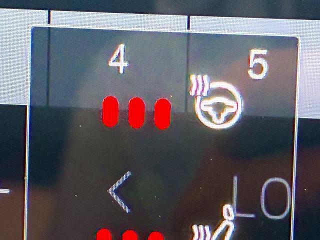 ＸＣ４０ プラス　Ｂ３　純正ナビ　Ｇｏｏｇｌｅナビ　ＡｐｐｌｅＣａｒＰｌａｙ　バックカメラ　シートヒーター　パワーシート　電動リアゲート　レーダークルーズコントロール　ブラインドスポットモニター　ステアリングヒーター（25枚目）