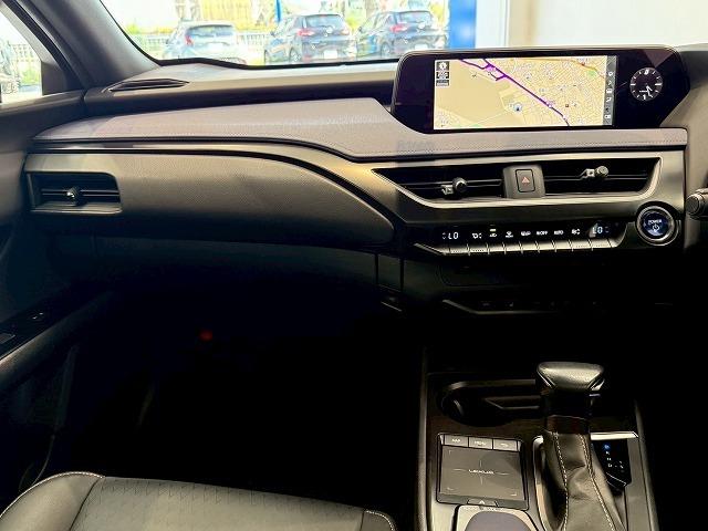 UX UX250h アーバンエレガンス サンルーフ 純正ナビ パノラミックビューモニター 電動リアゲート シートメモリー パワーシート ブラインドスポットモニター レーダークルーズコントロール パドルシフト ステアリングヒーター(50枚目)