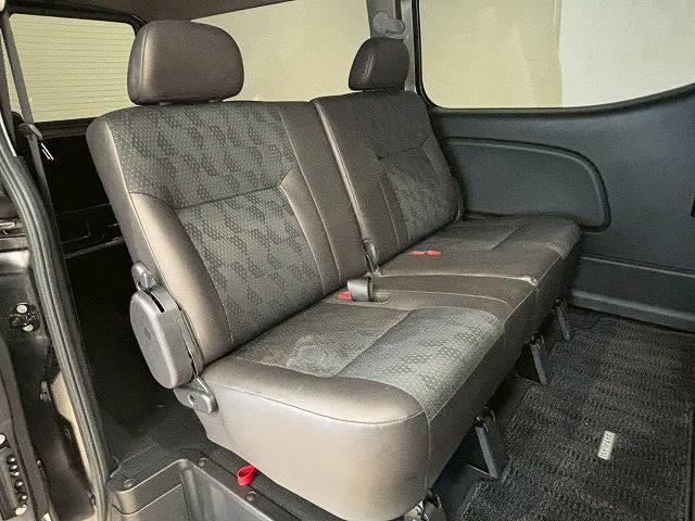 キャラバン グランドプレミアムＧＸ　純正ナビ　アラウンドビューモニター　デジタルインナーミラー　片側電動スライドドア　後席ヒーター／クーラー　ＥＴＣ　フルセグテレビ　ＳＤナビ　ＤＶＤ視聴可　パワステ　バックカメラ　ＥＳＣ　盗難防止装置（10枚目）