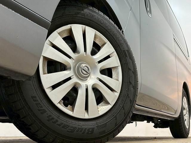 キャラバン グランドプレミアムＧＸ　純正ナビ　アラウンドビューモニター　デジタルインナーミラー　片側電動スライドドア　後席ヒーター／クーラー　ＥＴＣ　フルセグテレビ　ＳＤナビ　ＤＶＤ視聴可　パワステ　バックカメラ　ＥＳＣ　盗難防止装置（18枚目）