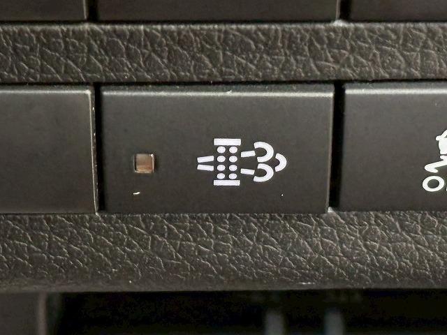 キャラバン グランドプレミアムＧＸ　純正ナビ　アラウンドビューモニター　デジタルインナーミラー　片側電動スライドドア　後席ヒーター／クーラー　ＥＴＣ　フルセグテレビ　ＳＤナビ　ＤＶＤ視聴可　パワステ　バックカメラ　ＥＳＣ　盗難防止装置（25枚目）