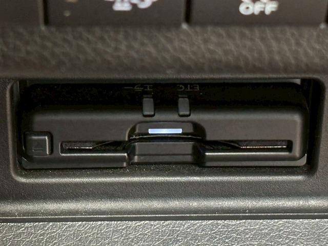 キャラバン グランドプレミアムＧＸ　純正ナビ　アラウンドビューモニター　デジタルインナーミラー　片側電動スライドドア　後席ヒーター／クーラー　ＥＴＣ　フルセグテレビ　ＳＤナビ　ＤＶＤ視聴可　パワステ　バックカメラ　ＥＳＣ　盗難防止装置（26枚目）