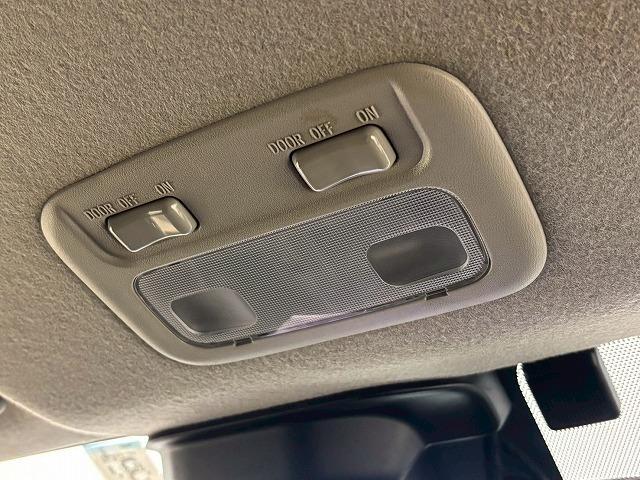 キャラバン グランドプレミアムＧＸ　純正ナビ　アラウンドビューモニター　デジタルインナーミラー　片側電動スライドドア　後席ヒーター／クーラー　ＥＴＣ　フルセグテレビ　ＳＤナビ　ＤＶＤ視聴可　パワステ　バックカメラ　ＥＳＣ　盗難防止装置（42枚目）