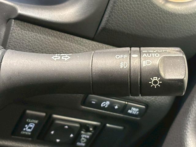 キャラバン グランドプレミアムＧＸ　純正ナビ　アラウンドビューモニター　デジタルインナーミラー　片側電動スライドドア　後席ヒーター／クーラー　ＥＴＣ　フルセグテレビ　ＳＤナビ　ＤＶＤ視聴可　パワステ　バックカメラ　ＥＳＣ　盗難防止装置（52枚目）