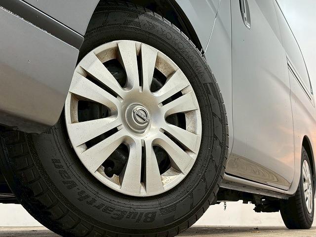 キャラバン グランドプレミアムＧＸ　純正ナビ　アラウンドビューモニター　デジタルインナーミラー　片側電動スライドドア　後席ヒーター／クーラー　ＥＴＣ　フルセグテレビ　ＳＤナビ　ＤＶＤ視聴可　パワステ　バックカメラ　ＥＳＣ　盗難防止装置（63枚目）