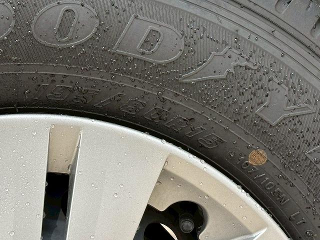 キャラバン グランドプレミアムＧＸ　純正ナビ　アラウンドビューモニター　デジタルインナーミラー　片側電動スライドドア　後席ヒーター／クーラー　ＥＴＣ　フルセグテレビ　ＳＤナビ　ＤＶＤ視聴可　パワステ　バックカメラ　ＥＳＣ　盗難防止装置（67枚目）