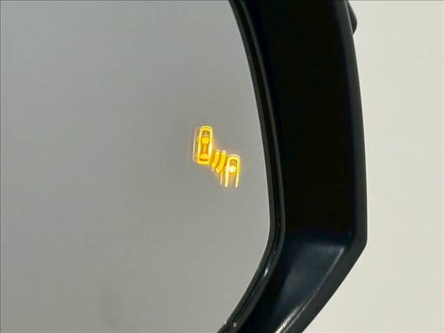 ハリアー Ｚ　“Ｌｅａｔｈｅｒ　Ｐａｃｋａｇｅ”　パノラマルーフ　デジタルインナーミラー　アラウンドビューモニター　電動リアゲート　ブラインドスポットモニター　レーダークルーズコントロール　　シートクーラー　ハンドルヒーター　ヘッドアップディスプレイ（7枚目）