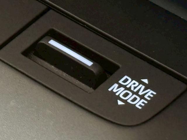 ハリアー Ｚ　“Ｌｅａｔｈｅｒ　Ｐａｃｋａｇｅ”　パノラマルーフ　デジタルインナーミラー　アラウンドビューモニター　電動リアゲート　ブラインドスポットモニター　レーダークルーズコントロール　　シートクーラー　ハンドルヒーター　ヘッドアップディスプレイ（35枚目）