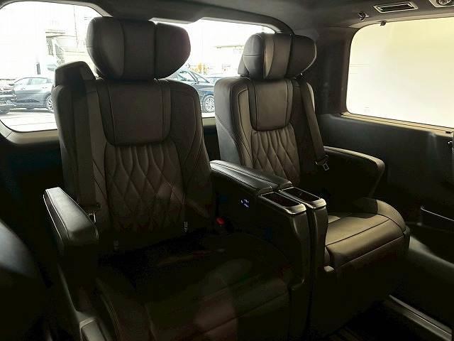 グランエース Ｐｒｅｍｉｕｍ　純正ナビ　パノラミックビューモニター　デジタルインナーミラー　両側電動スライドドア　レーダークルーズコントロール　車線逸脱防止　衝突軽減ブレーキ　シートヒーター　ブラインドスポットモニター（11枚目）