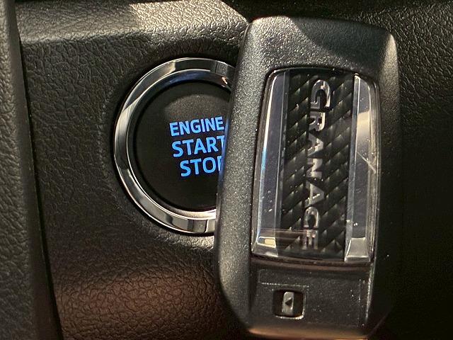 グランエース Ｐｒｅｍｉｕｍ　純正ナビ　パノラミックビューモニター　デジタルインナーミラー　両側電動スライドドア　レーダークルーズコントロール　車線逸脱防止　衝突軽減ブレーキ　シートヒーター　ブラインドスポットモニター（46枚目）